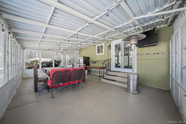 29 Wrana Street, Medford, NY 11763