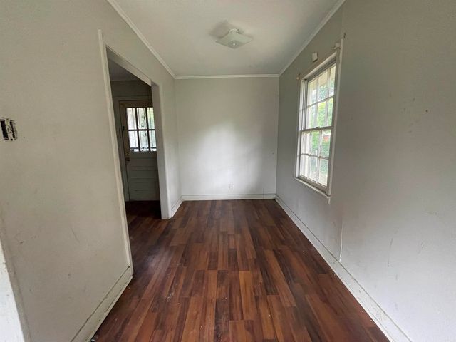 717 Laughrun Dr, Forrest City, AR 72335