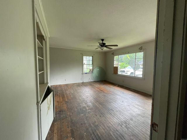 717 Laughrun Dr, Forrest City, AR 72335