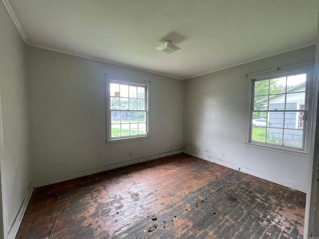 717 Laughrun Dr, Forrest City, AR 72335