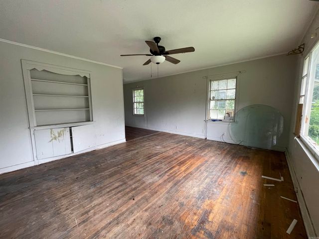 717 Laughrun Dr, Forrest City, AR 72335