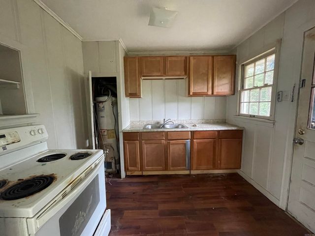 717 Laughrun Dr, Forrest City, AR 72335