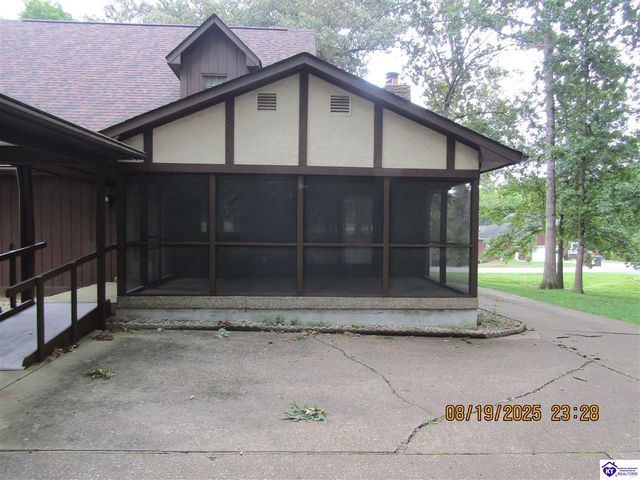 697 St Andrews Road, Brandenburg, KY 40108