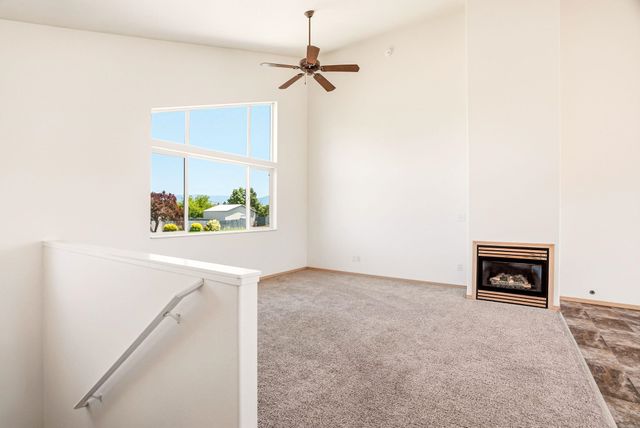 1821 N Corbin Ln, Greenacres, WA 99016