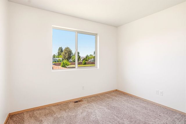 1821 N Corbin Ln, Greenacres, WA 99016