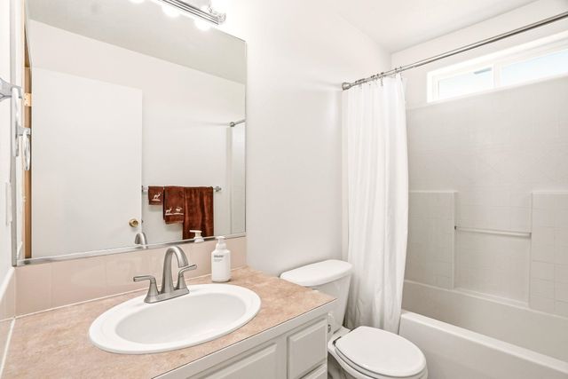 1821 N Corbin Ln, Greenacres, WA 99016