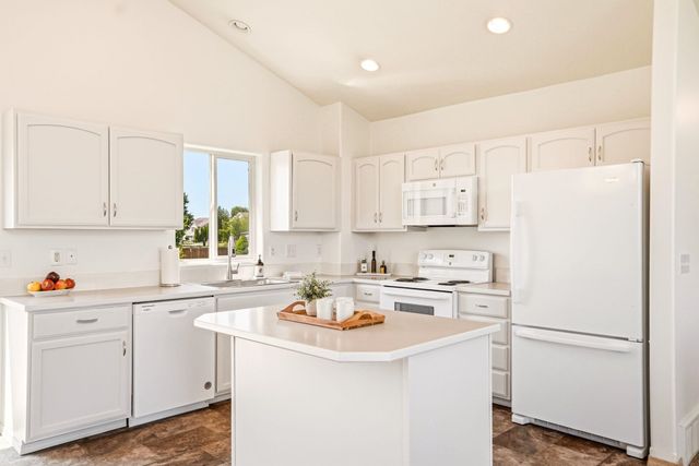 1821 N Corbin Ln, Greenacres, WA 99016