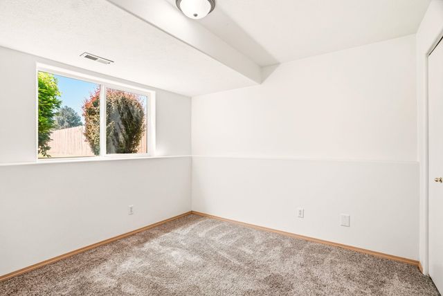 1821 N Corbin Ln, Greenacres, WA 99016