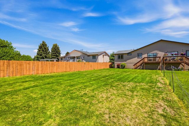 1821 N Corbin Ln, Greenacres, WA 99016