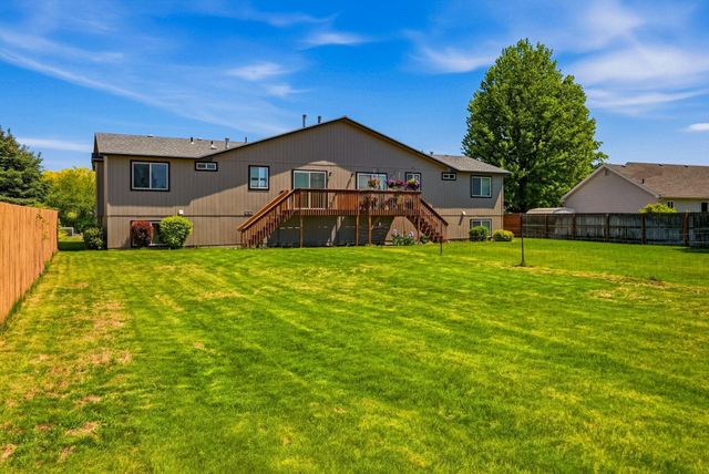 1821 N Corbin Ln, Greenacres, WA 99016