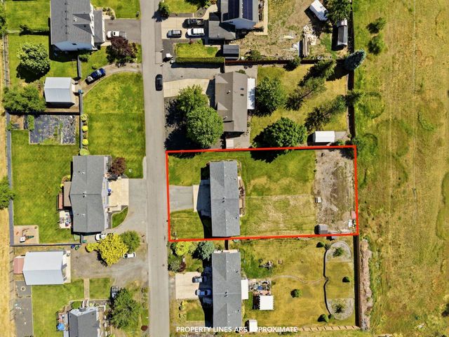1821 N Corbin Ln, Greenacres, WA 99016