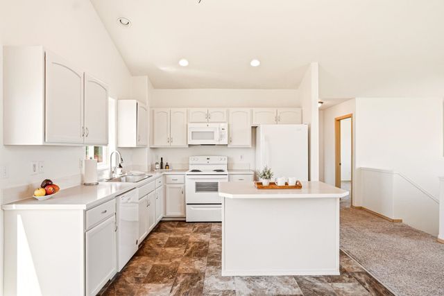 1821 N Corbin Ln, Greenacres, WA 99016
