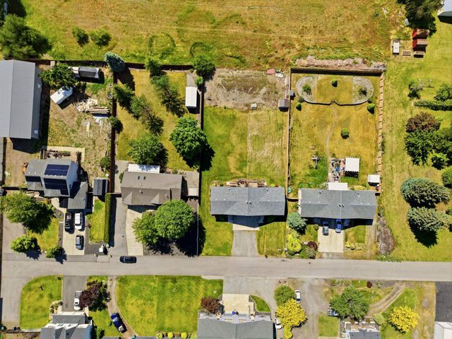 1821 N Corbin Ln, Greenacres, WA 99016