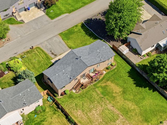 1821 N Corbin Ln, Greenacres, WA 99016