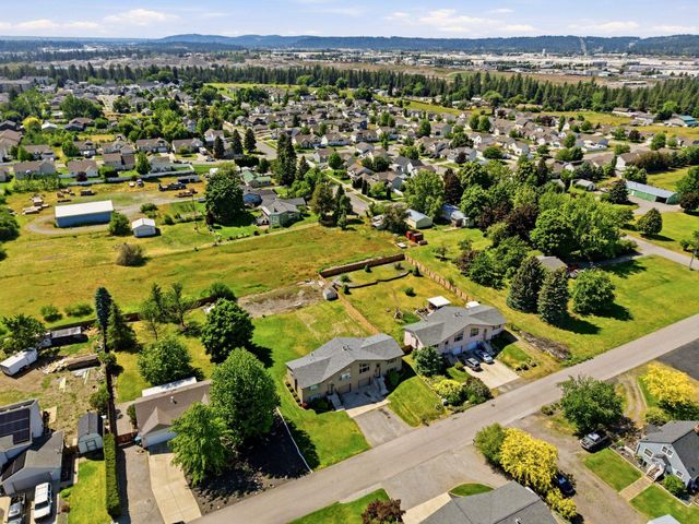 1821 N Corbin Ln, Greenacres, WA 99016