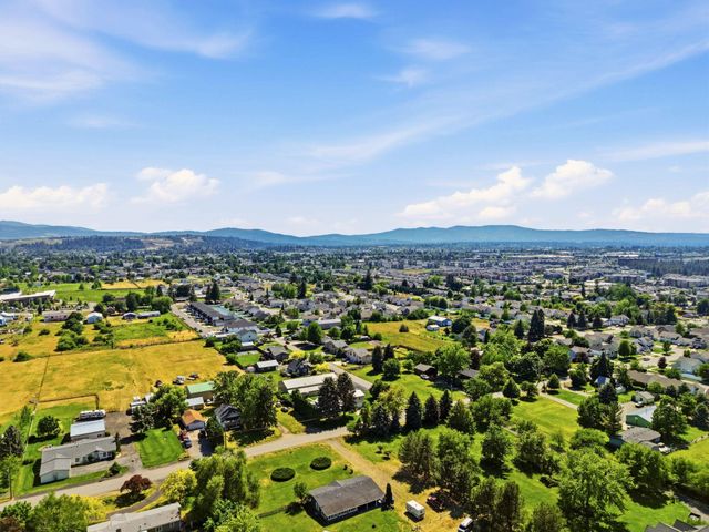 1821 N Corbin Ln, Greenacres, WA 99016