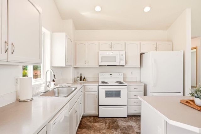 1821 N Corbin Ln, Greenacres, WA 99016