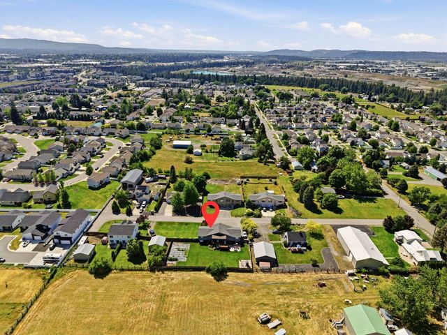 1821 N Corbin Ln, Greenacres, WA 99016
