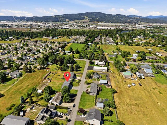 1821 N Corbin Ln, Greenacres, WA 99016
