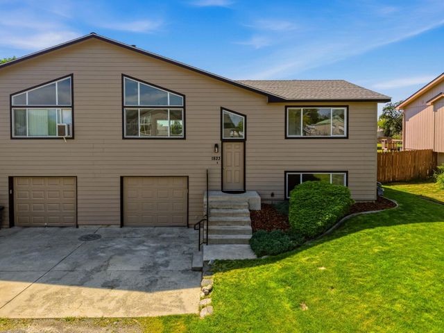 1821 N Corbin Ln, Greenacres, WA 99016
