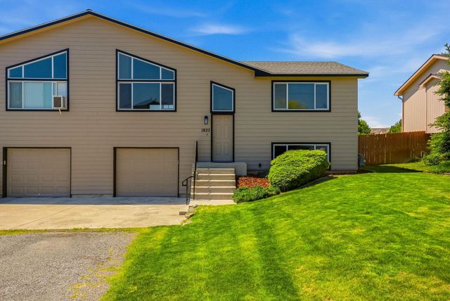1821 N Corbin Ln, Greenacres, WA 99016