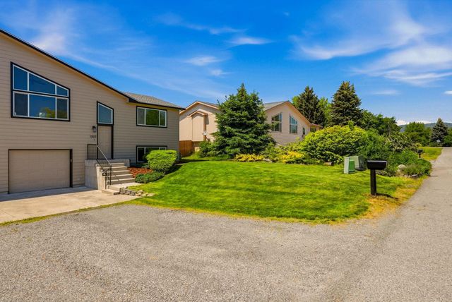 1821 N Corbin Ln, Greenacres, WA 99016