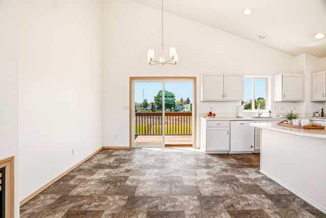 1821 N Corbin Ln, Greenacres, WA 99016