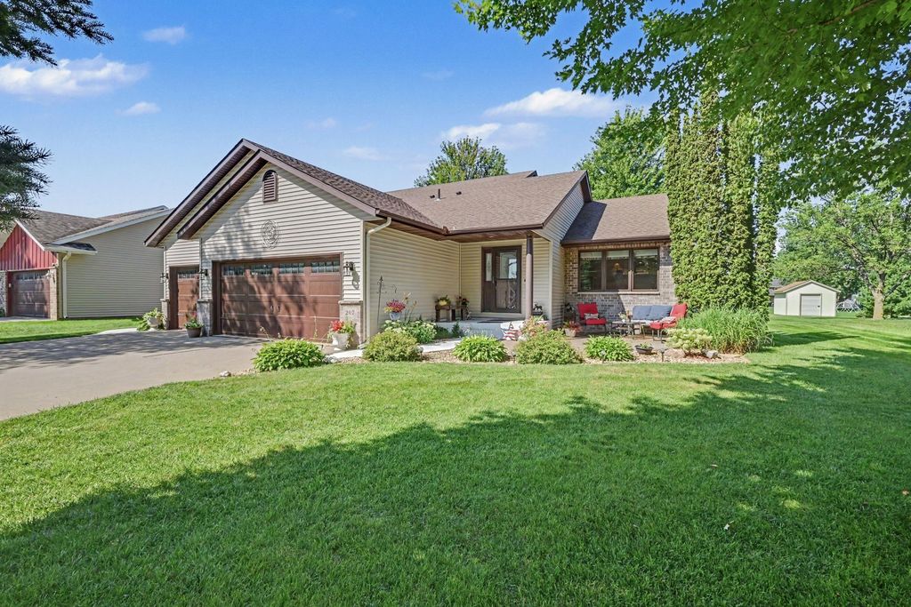 207 10th Avenue NW, Lonsdale, MN 55046 — exterior