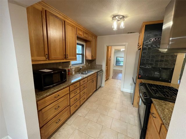 845 Northwood Road, Fort Worth, TX 76107