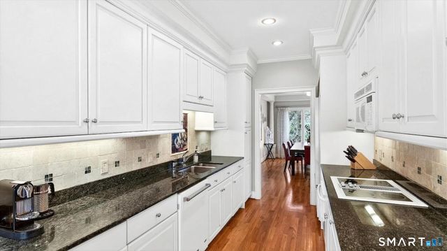 4 Thistle Hollow 4, Avon, CT 06001