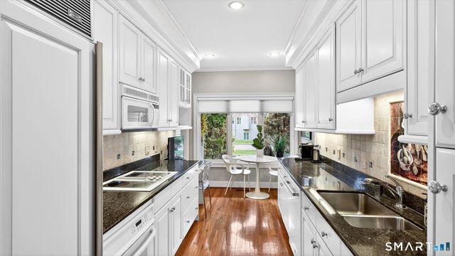4 Thistle Hollow 4, Avon, CT 06001