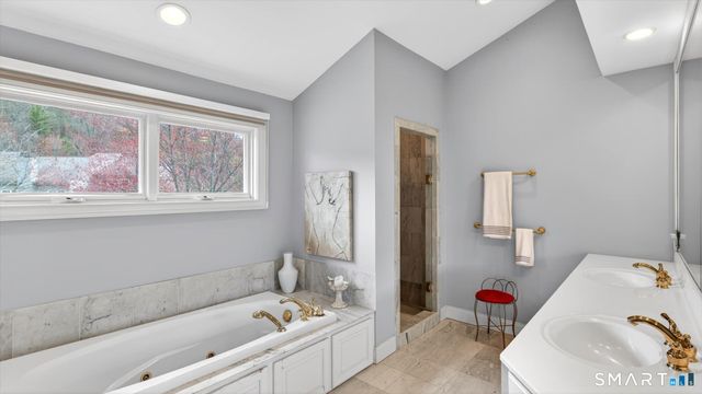 4 Thistle Hollow 4, Avon, CT 06001