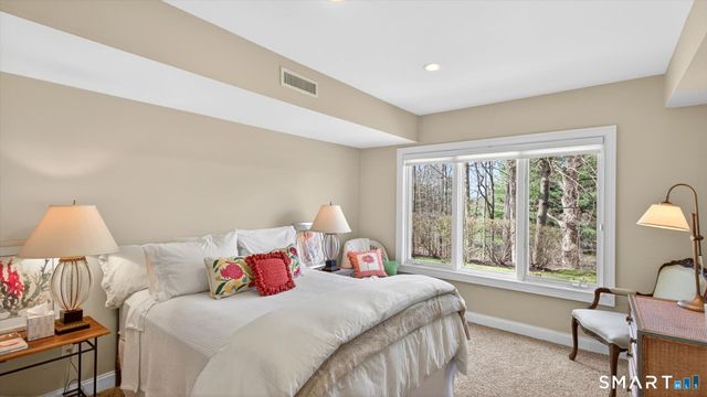 4 Thistle Hollow 4, Avon, CT 06001