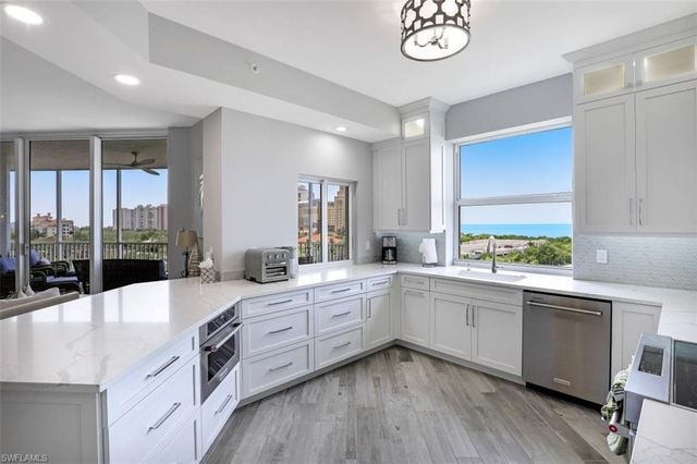 400 FLAGSHIP DR # 802, Naples, FL 34108