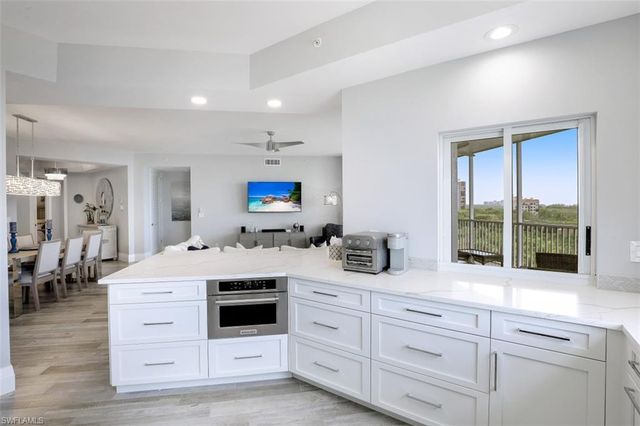 400 FLAGSHIP DR # 802, Naples, FL 34108