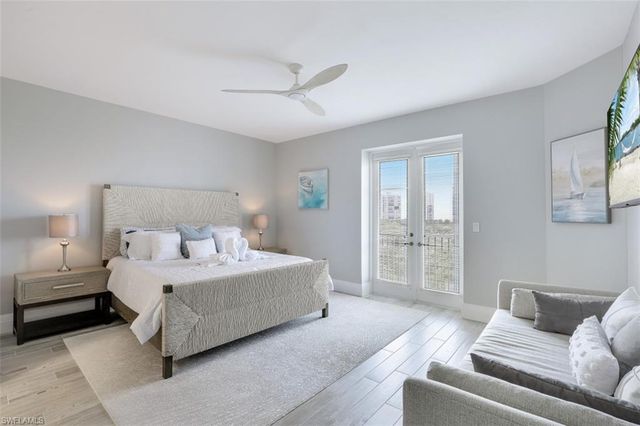 400 FLAGSHIP DR # 802, Naples, FL 34108