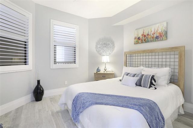 400 FLAGSHIP DR # 802, Naples, FL 34108