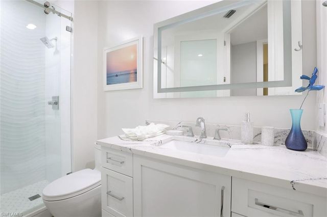 400 FLAGSHIP DR # 802, Naples, FL 34108