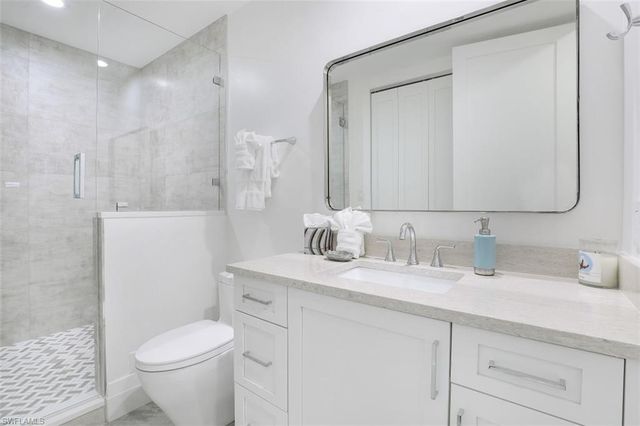 400 FLAGSHIP DR # 802, Naples, FL 34108