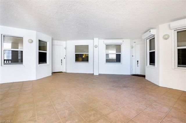 400 FLAGSHIP DR # 802, Naples, FL 34108