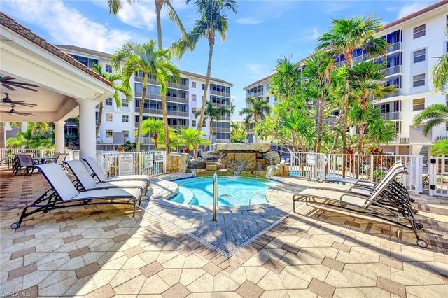 400 FLAGSHIP DR # 802, Naples, FL 34108
