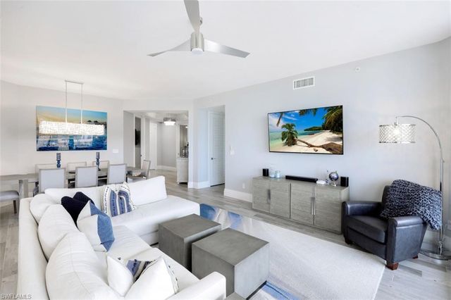 400 FLAGSHIP DR # 802, Naples, FL 34108