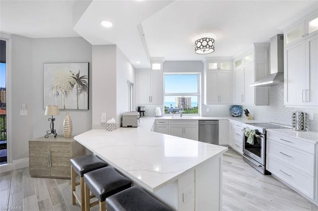 400 FLAGSHIP DR # 802, Naples, FL 34108