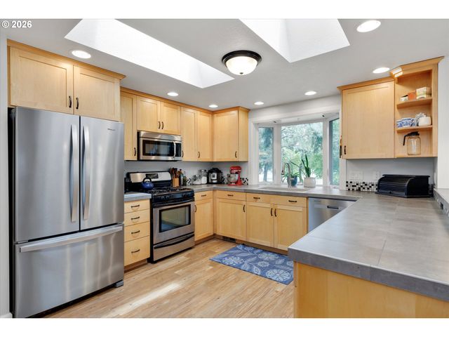 19851 LELAND Rd, Oregon City, OR 97045