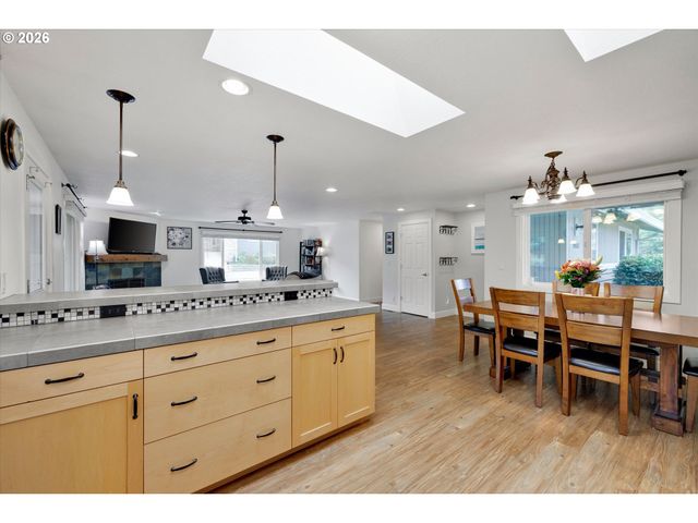 19851 LELAND Rd, Oregon City, OR 97045