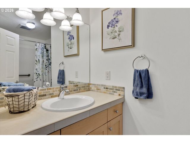 19851 LELAND Rd, Oregon City, OR 97045