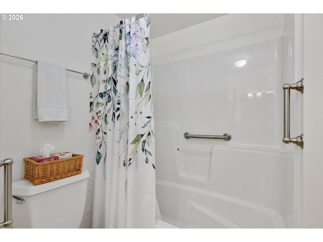 19851 LELAND Rd, Oregon City, OR 97045
