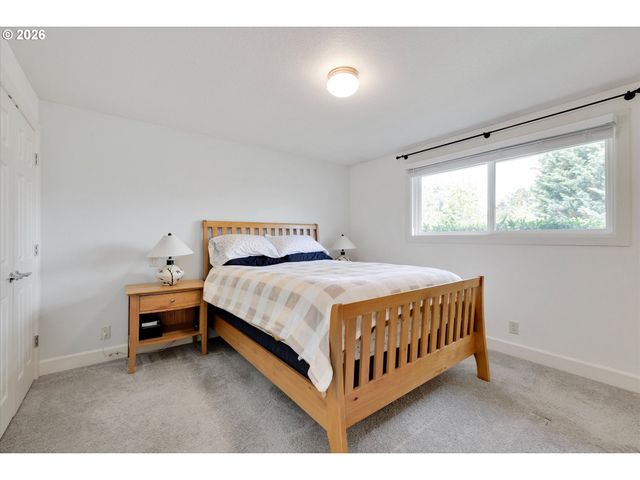19851 LELAND Rd, Oregon City, OR 97045