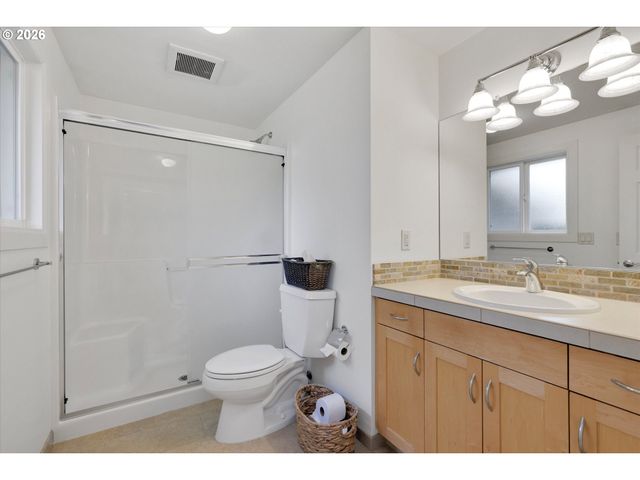 19851 LELAND Rd, Oregon City, OR 97045