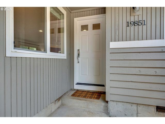 19851 LELAND Rd, Oregon City, OR 97045